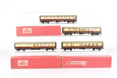 Lot 332 - Hornby-Dublo 00 Gauge 2-Rail Super Detail BR WR chocolate and cream late issue Restaurant Car and other WR coaches (4)