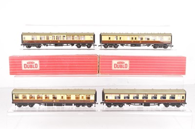 Lot 333 - Hornby-Dublo 00 Gauge 2-Rail Super Detail BR WR chocolate and cream late issue Restaurant Car and other WR coaches (4)