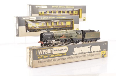 Lot 366 - Wrenn 00 Gauge W2235 BR green 34005 'Barnstaple' Locomotive and Tender and two Pullman Coaches (3)