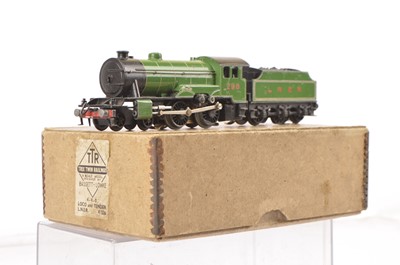 Lot 404 - A pre-war Trix 00 Gauge 14v AC LNER 'Hunt' class Locomotive and Tender