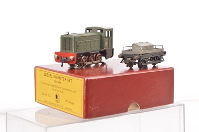 Lot 413 - A Trix TTR 00 Gauge 12v DC 3-rail Ruston-Hornsby Diesel Shunter set