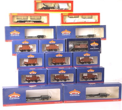 Lot 508 - Hornby China and Bachmann OO Gauge Freight Stock