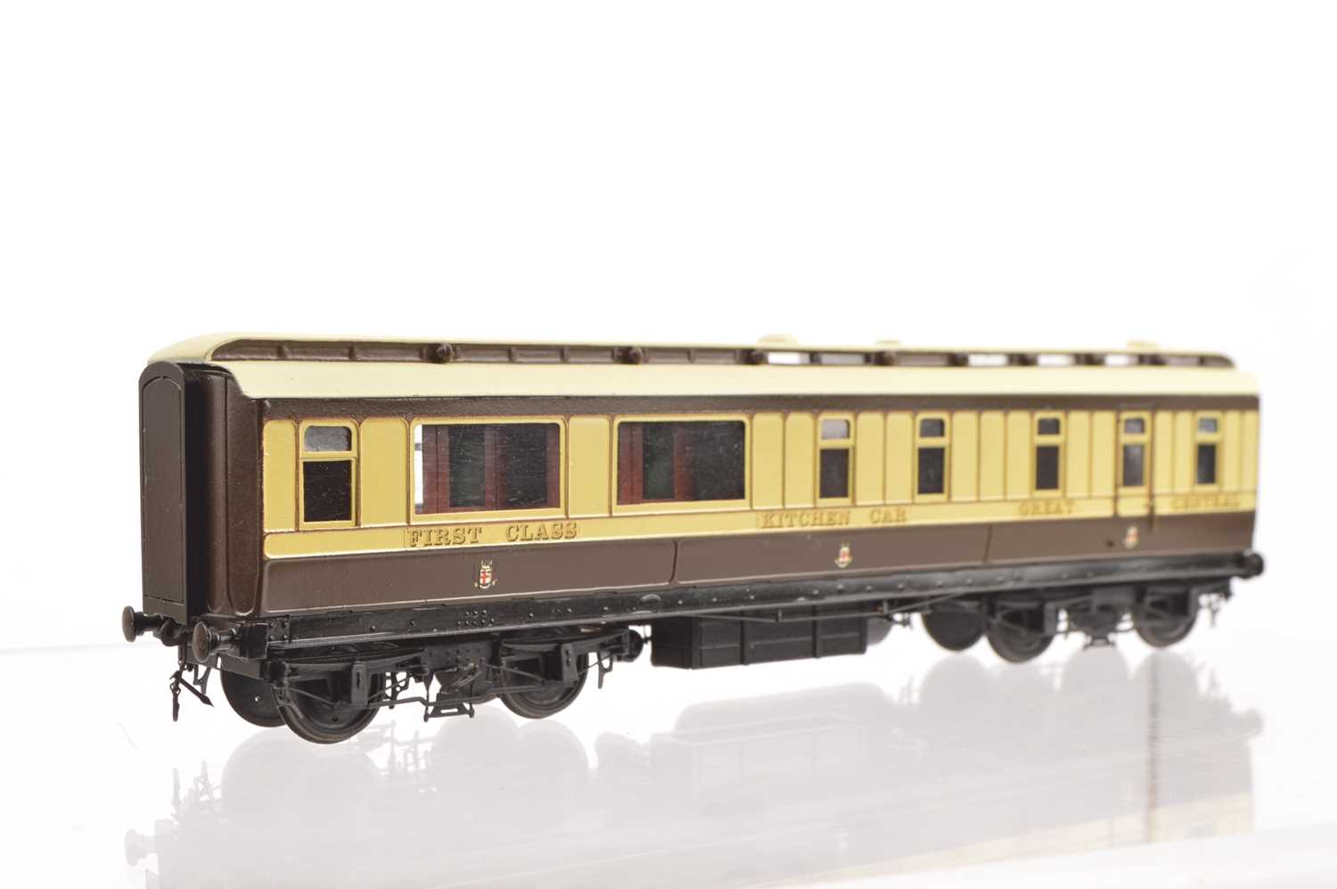 Lot 547 - A Jeremy Suter kit-built GCR bogie side-corridor clerestory First Class Kitchen Car