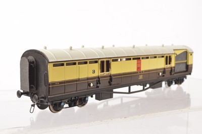 Lot 564 - Lawrence Scale Models kit-built 4mm Finescale GWR bogie Royal Mail 'GR' Travelling Post Office no 808