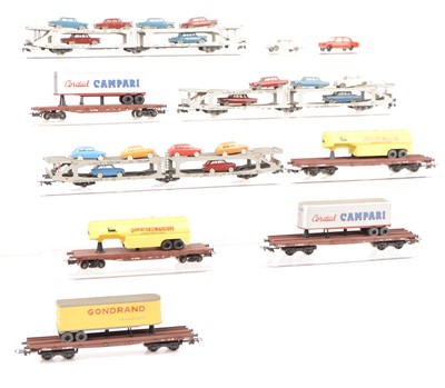 Lot 625 - Rivarossi H0 Gauge Car Transporters And Flat Trucks With Articulated Trailer Loads (8)