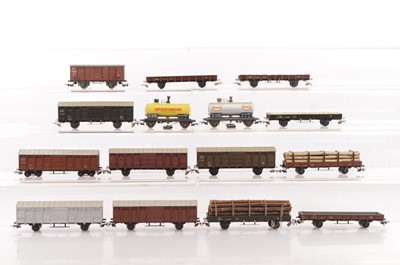 Lot 636 - HO Gauge Rivarossi and Pocher Freight Stock (15)