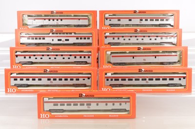 Lot 639 - Rivarossi H0 Gauge Archive collection Southern Pacific silver and red Coaches (9)