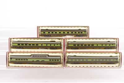 Lot 640 - Rivarossi H0 Gauge Archive collection Northern Pacific two-tone green Coaches (14)