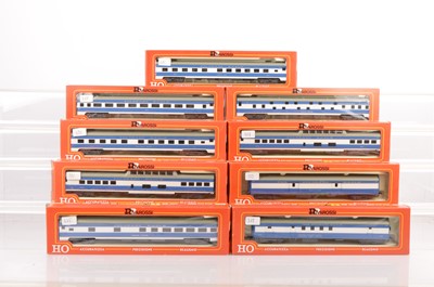 Lot 642 - Rivarossi H0 Gauge Archive collection Colorado Eagle blue and white Coaches (9)
