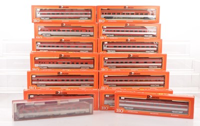 Lot 655 - Rivarossi H0 Gauge Archive collection  'Golden Rocket Rock Island Line' and 'The Golden State Rock Island and Southern Pacific' and 'The Texas Special' and 'Frisco' maroon and silver Coaches (14)