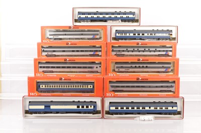 Lot 656 - Rivarossi H0 Gauge Archive collection New Jersey two tone grey Transit coaches and New Jersey The Blue Comet cream and blue coaches (11)