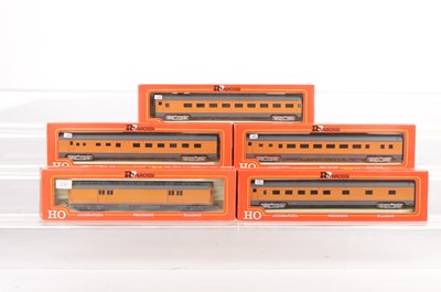 Lot 658 - Rivarossi H0 Gauge Archive collection Union Pacific yellow Coaches (5)