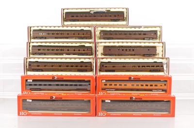 Lot 660 - Rivarossi H0 Gauge Archive collection Pennsylvania maroon Coaches and one yellow and one grey Pullman Car (11)