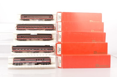 Lot 664 - Rivarossi H0 Gauge Archive collection Lehigh Valley red/black and white stripes Coaches, (5)