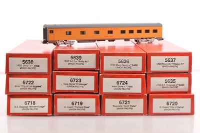 Lot 665 - Rivarossi H0 Gauge Archive collection Union Pacific yellow Coaches (12)
