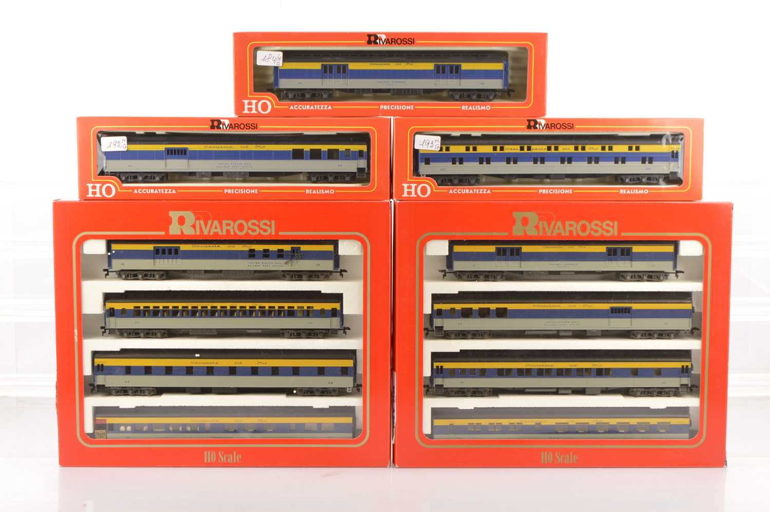 Lot 666 - Rivarossi H0 Gauge Archive collection Chesapeake and Ohio grey/blue/yellow single and boxed set Coaches (5 boxes 11 Coaches)