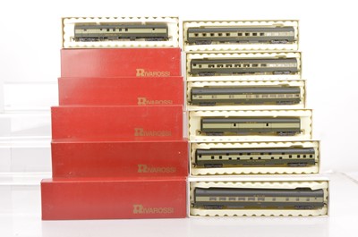 Lot 670 - Rivarossi H0 Gauge Archive collection BRIE two tone green Coaches (7)