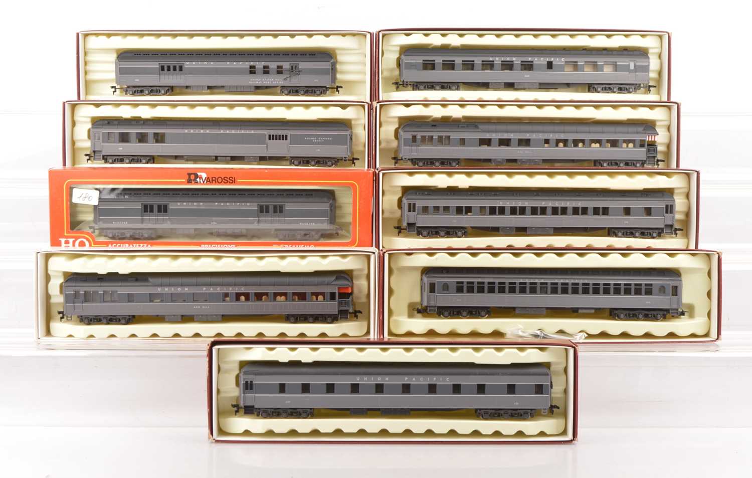 Lot 671 - Rivarossi H0 Gauge Archive collection Union Pacific two tone grey Coaches (9)