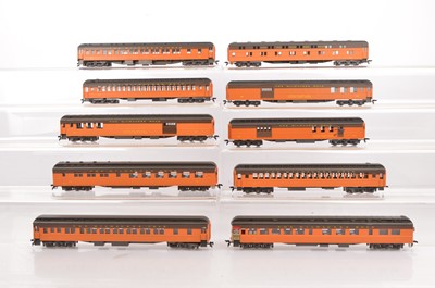 Lot 684 - Rivarossi H0 Gauge Archive collection unboxed The Milwaukee Road orange and brown Coaches (18)