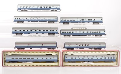 Lot 685 - Rivarossi H0 Gauge Archive collection boxed and unboxed Santa Fe two tone blue coaches (9)