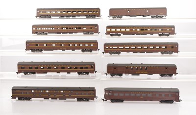 Lot 687 - Rivarossi H0 Gauge Archive collection Pennsylvania maroon streamline coaches (23)