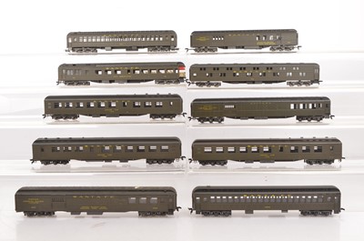 Lot 690 - Rivarossi H0 Gauge Archive collection unboxed Santa Fe dark green pannelled 12-wheel Coaches (23)