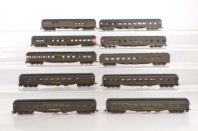 Lot 691 - Rivarossi H0 Gauge Archive collection unboxed Sante Fe dark green 12-wheel Coaches including early period various Pullmans and four early silver 8 wheel Coaches (15)