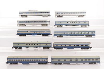 Lot 692 - Rivarossi H0 Gauge Archive collection unboxed Baltimore and Ohio blue and grey  pannelled 12-wheel Coaches and Streamline 8-wheel and early streamline (13)