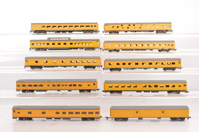 Lot 694 - Rivarossi H0 Gauge Archive collection unboxed Union Pacific egg yoke yellow Coaches (21)
