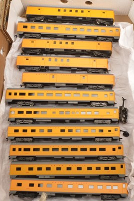 Lot 694 - Rivarossi H0 Gauge Archive collection unboxed Union Pacific egg yoke yellow Coaches (21)