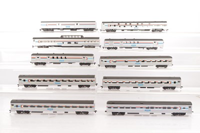 Lot 699 - Rivarossi H0 Gauge Archive collection unboxed Amtrak silver Coaches with red/white/blue bands (13)