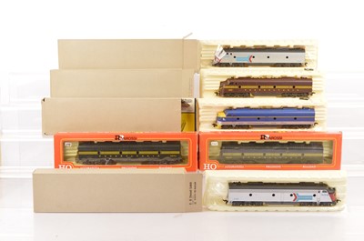 Lot 716 - Rivarossi H0 Gauge Archive collection Chessapeake and Ohio and Pennsylvania and Amtrak 5121 E-8 Diesel Locomotives and 51214 Dummies (6)