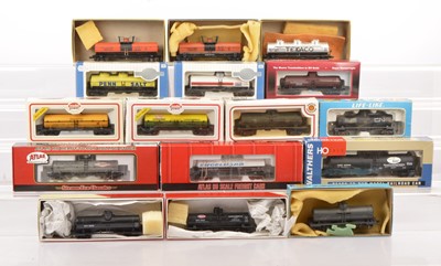 Lot 771 - American HO Gauge Tank Wagons (16)