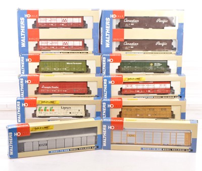 Lot 773 - American HO Gauge Box Cars and Auto Carriers by Walthers (10)