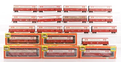 Lot 781 - American HO Gauge CANFOR Canadian Forest Products Box Cars (18)