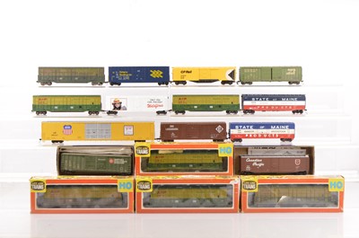 Lot 782 - American HO Gauge Box Cars (31)