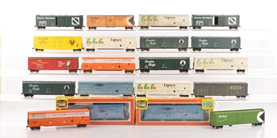 Lot 783 - American HO Gauge Box Cars (37)