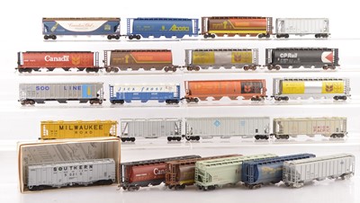 Lot 785 - American HO Gauge Hoppers (31)