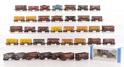 Lot 790 - American HO Gauge Ore Cars (41)