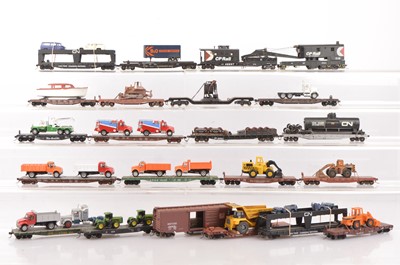 Lot 794 - American HO Gauge Freight Stock Mainly with Vehicle Loads and Others (22)