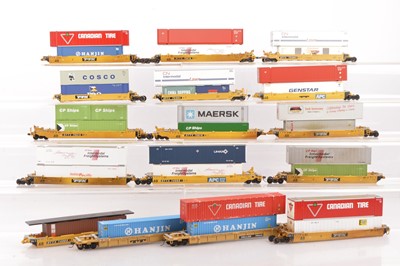 Lot 795 - American HO Gauge Thrall Well Cars with Loads (22)