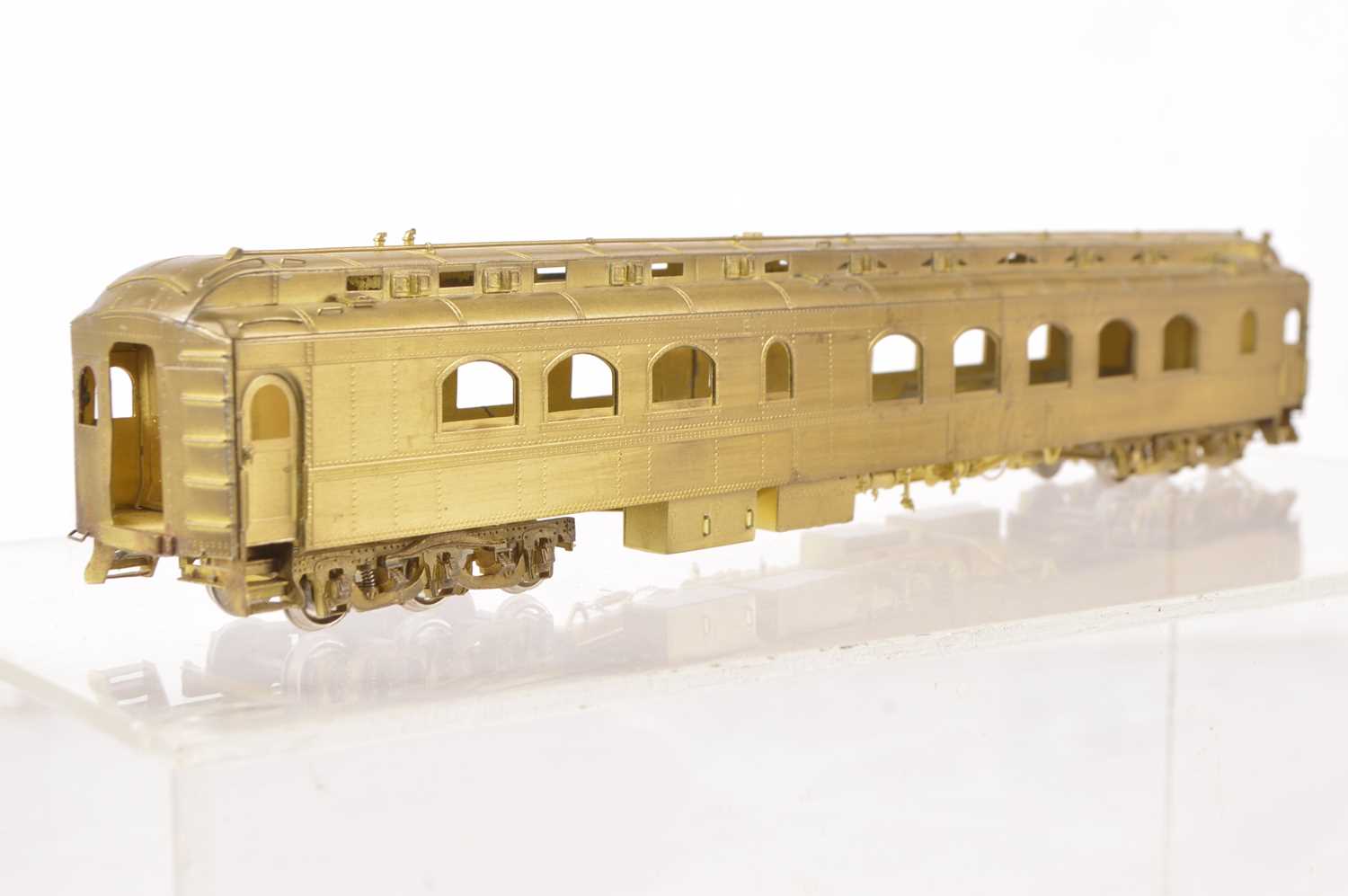 Lot 874 - Cascade Models H0 Gauge  Northern Pacific Dining Car No 1674-1679 (original)