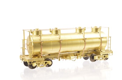 Lot 924 - W & R Enterprises H0 Gauge Pressed Steel Car Co High Walkway Tank Car Four Dome 8000 Gal Unpainted