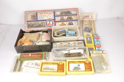 Lot 1 - Collection of Lima N gauge train with other rolling stock and kits (qty)