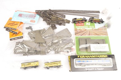 Lot 4 - Farish Peco N gauge Rolling stock track and accessories (qty)