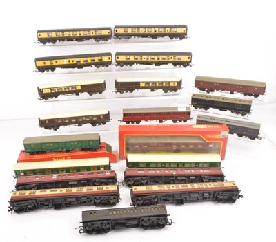 Lot 17 - Hornby Tri-ang Locomotives coaches and wagons with spares  00 gauge (qty)
