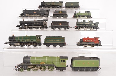 Lot 26 - Tri-ang  and Hornby 00 gauge Steam Locomotives (8)