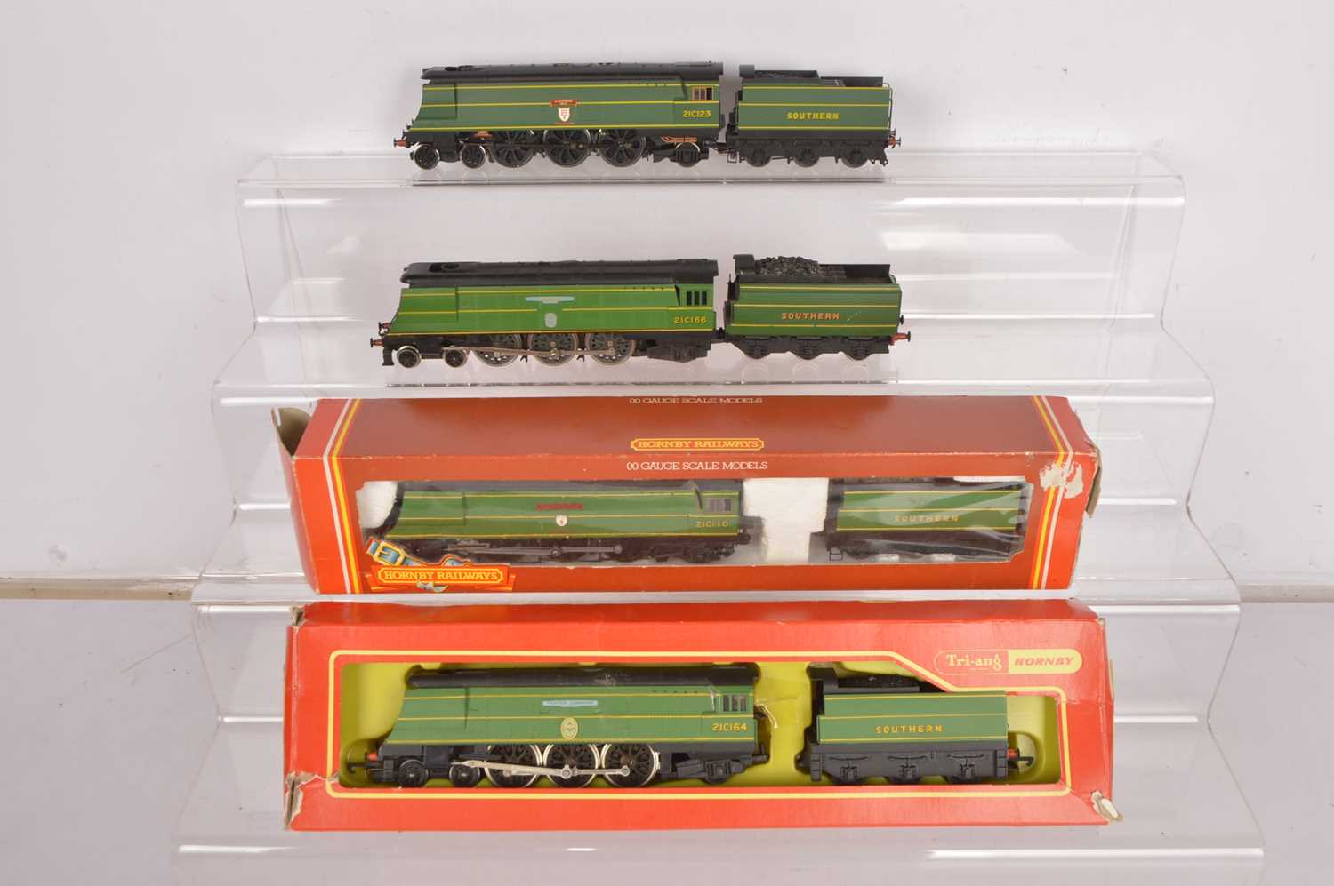 Lot 54 - Hornby Southern malachite green  Steam Locomotives and tenders 00 gauge (4)