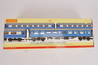 Lot 59 - Hornby Blue Pullman coach set 00 gauge  (3)