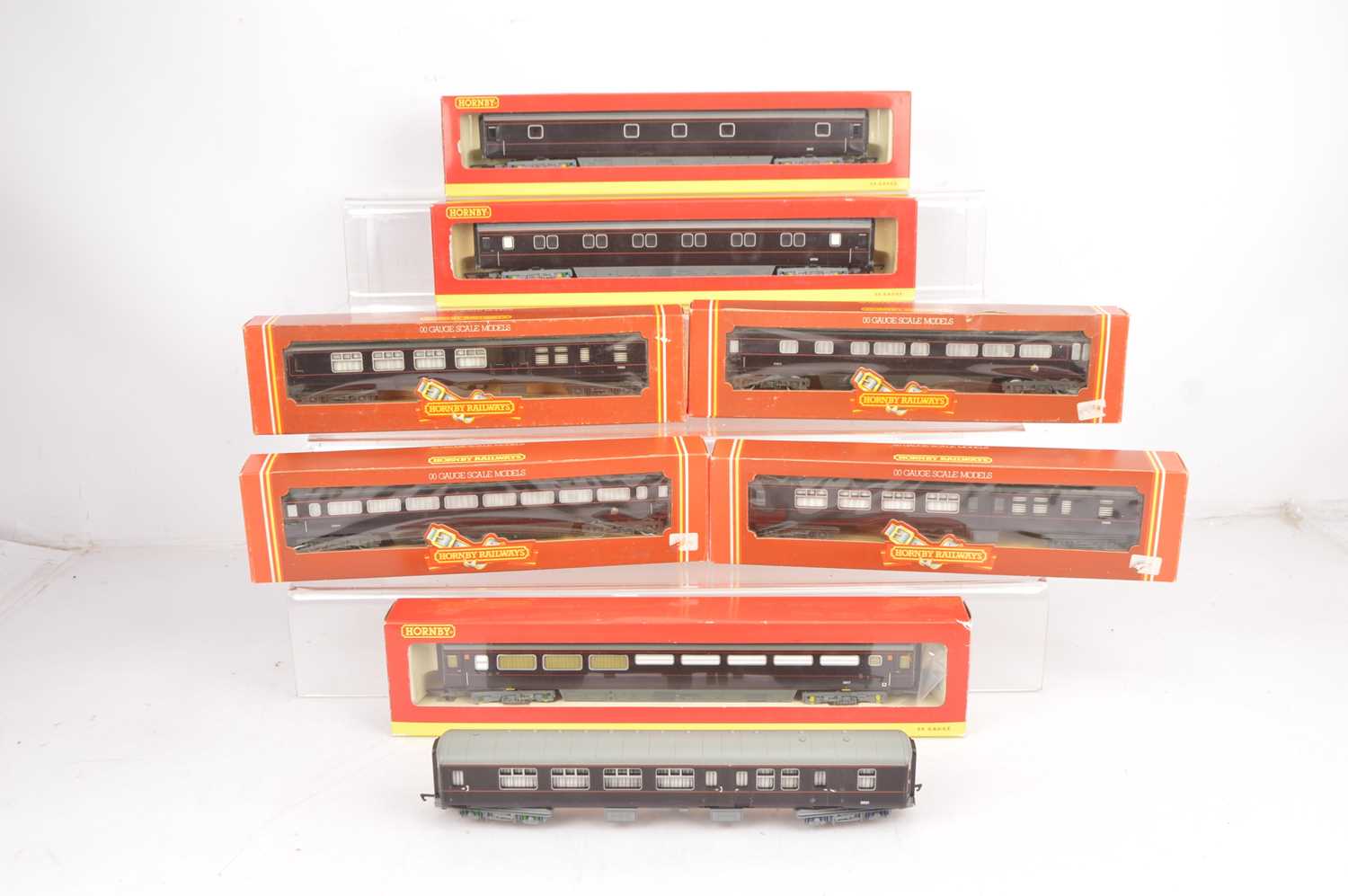 Lot 70 - Hornby 00 gauge Royal Train Coaches in Royal purple livery in original boxes (8)